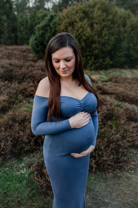 mareike wiesner photography babybauchshooting heide kim 04 - Babybauchshooting in der Heide - Kim