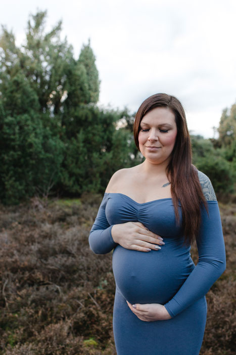 mareike wiesner photography babybauchshooting heide kim 07 - Babybauchshooting in der Heide - Kim