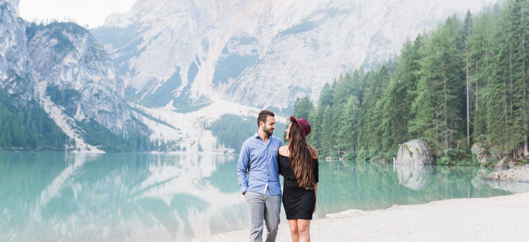 mareike wiesner photography paarshooting pragser wildsee 002 1050x480 - Paarshooting am Pragser Wildsee - Südtirol