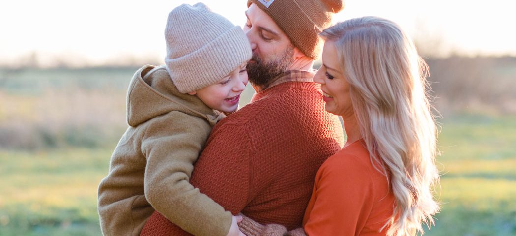 mareikewiesnerphotography Familie Familienshooting Sonnenuntergang Winter Wolfsburg Gifhorn Braunschweig 024 1050x480 - Familienshooting im Winter