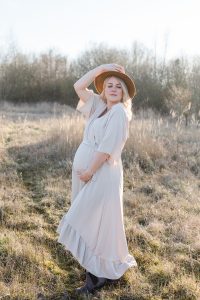 mareike wiesner photography Babybauchshooting Babybauchfotos Schwangerschaft Familienfotos Babybauch Geschwisterkind Feld Wolfsburg Braunschweig Gifhorn 011 200x300 - mareike-wiesner-photography_Babybauchshooting-Babybauchfotos-Schwangerschaft-Familienfotos-Babybauch-Geschwisterkind_Feld_Wolfsburg-Braunschweig-Gifhorn_011